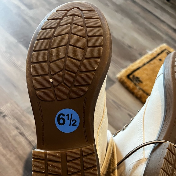 Winter Boots - Picture 3 of 3